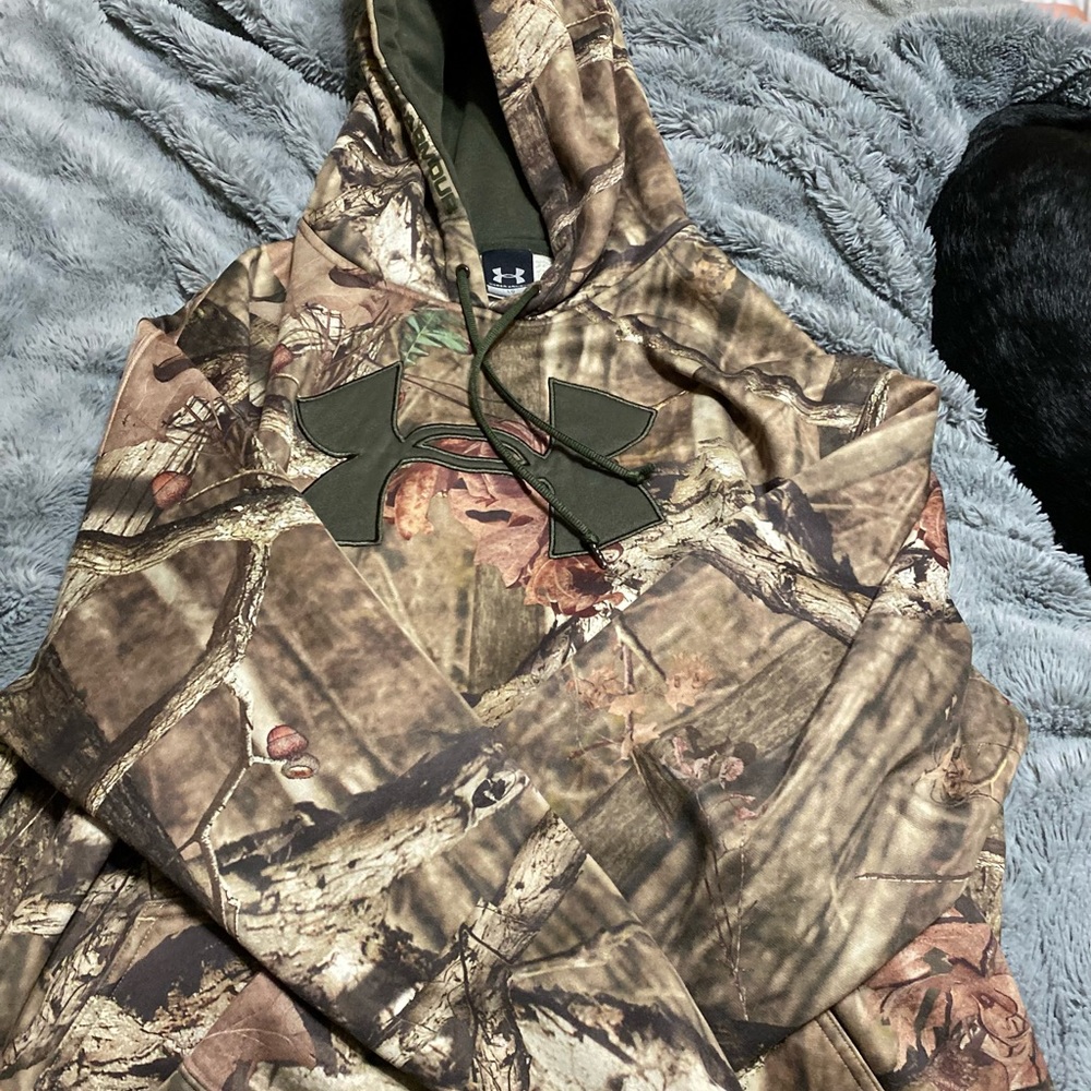 Men’s Under Armour medium hoodie